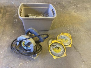 Skilsaw 5-12in Corded Circular Saw with Max Life Saw Blades