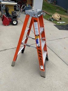 Werner 7404 Fiberglass Step Ladder 4 Ft Type IAA 375 Lb Capacity