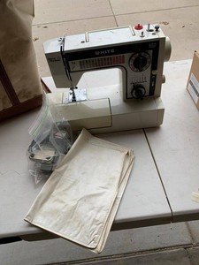 White Model 1099 Zigzag Sewing Machine w Pedal Manual Cover