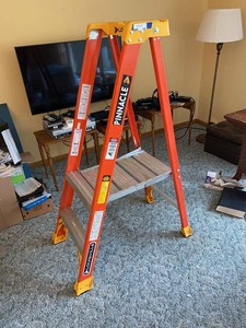 Louisville Pinnacle FXP1702XL 2 Ft Platform Ladder 300 Lb Type IA