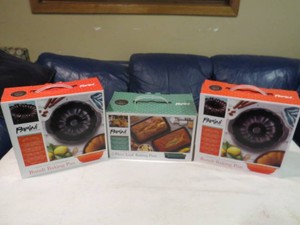 New - 2 Parini Bundt Cake Pans - INV10029 Orange, Parini 2 Piece Stoneware Loaf Baking Pans