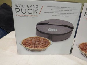 New 2 Piece Lot - Wolfgang Puck 9 Glass Pie Baking Dish W Insulated Carry Bag