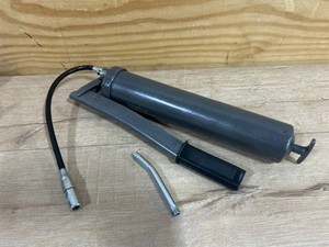 Ironton 14-Oz. Lever Grease Gun, 6000 Max. PSI, 4in. Extension Bar, 12in. Hose #6167231