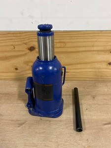 Strongway 20-Ton Bottle Jack with Welded Base, 9.25in. 17.5in. Lift Height #6296404