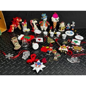 Mixed Holiday Decor Lot � Christmas Stockings, Figurines & Ornaments