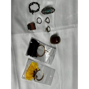Vintage Costume Jewelry Collection Lot � Rings, Necklaces, Earrings, Bracelets