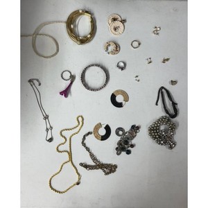 Mixed Metal Costume Jewelry Lot � Necklaces, Earrings, Rings, Bracelets