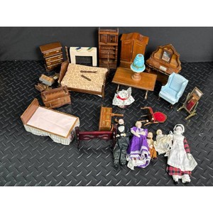 Miniature Wood Dollhouse Furniture and Dolls Set, 12 Pieces