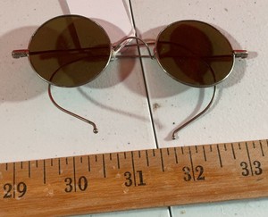 Vintage Tinted Wire Rim Round Feamed eye glasses