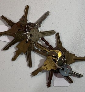 Vintage metal keys group