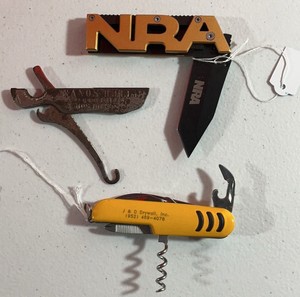 Collectable pocket knives Swiss army style advertisement