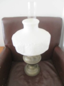 Vintage Aladdin brass tone oil lamp...