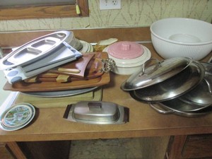 Assorted size lidded frying pans, s...