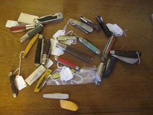 Variety of vintage pocket knives an...
