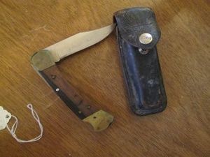 Vintage Buck pocket knife with leat...