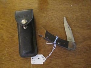 Vintage Buck pocket knife with leat...