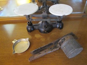 Antique metal douple pan balance sc...