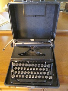 Vintage Royal manual typewriter...