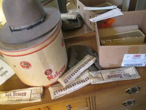 Vintage Malroy hat box, felt beaver...