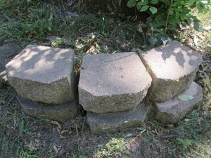 Massive number of landscape retaini...
