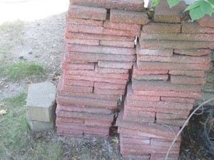 Large quantity of assorted size bri...