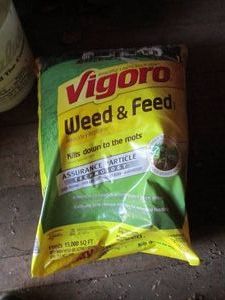 Vigoro 43.8lb bag of weed & feed...