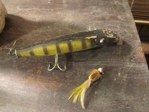 Vintage Wood 8in fishing lure decoy...