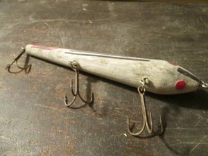 Vintage Wood 9in fishing lure decoy...