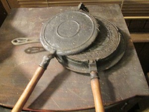 Cast iron Krum cake iron...