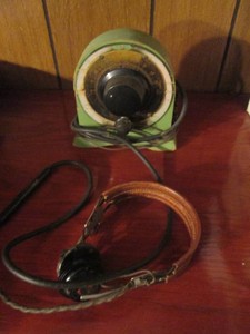 Antique radio and headphone set...