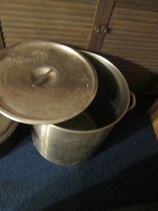 18in large metal stock pot with lid...