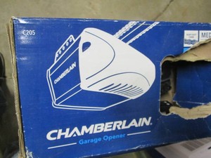 Chamberlain c205 12hp chain lift g...