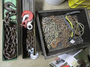 Bulk lot of assorted size tow chain...