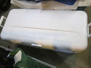 Large Rubbermaid live well style co...