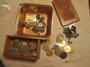 Vintage keys and medals in a wood box and metal pan