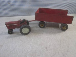 (EC1) Vintage Small Ertl Tractor and Ertl Farm Wagon