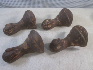 (CS) Set of 4 Antique Cast Iron Bathtub Feet with Ball and Claw Design