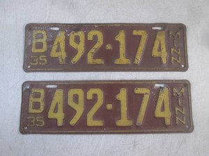 (EC1) Pair of Vintage 1935 Minnesota License Plates