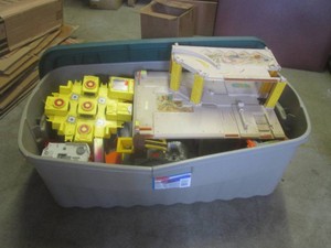 (EW4) Large Tote Full of Play Toy Structures and Other Misc