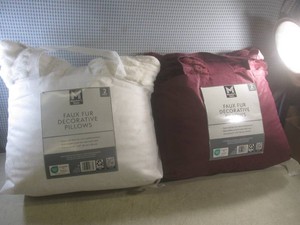 (BR1) 2 - 2-Pack Faux Fur Decorative Pillows 22 x 22