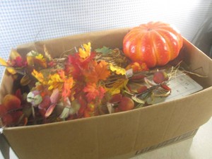 (EW4) Box of Misc Holidays Decor