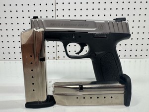 Smith & Wesson SD9VE FYV7984 9 MM Pistol 4 Barrel  W 2 Mags