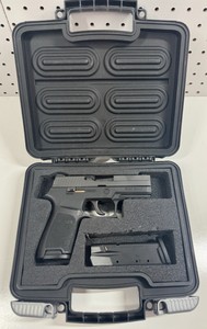 Sig Sauer P250 EAK059445 .40 S&W Pistol 4 Case and 2 Mags