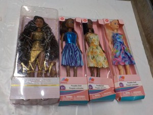 4 Dolls
