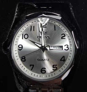 OLEVS G9970 Mens Quartz Watch  Silver Dial, Day-Date & Metal Bracelet  41.19mm  Boxed