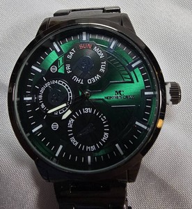 Montres Carlo Bold Emerald Green Oversized Black Metal Quartz Watch