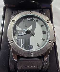 PUNISHER POWER MARVEL OVERSIZED SKULL-DIAL CUFF WATCH