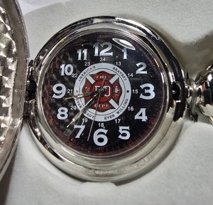 AMERICAS BRAVEST FIREFIGHTER HERO COLLECTION POCKET WATCH WITH PRESENTATION BOX