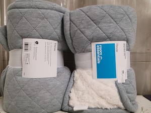 2 Room essentials 50x60in Quilted Jersey Throw blankets