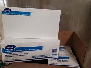 Case of Diversey Disposable Dry Wipes 6x8in 500-wipes per inner box, total of 2000wipes per case